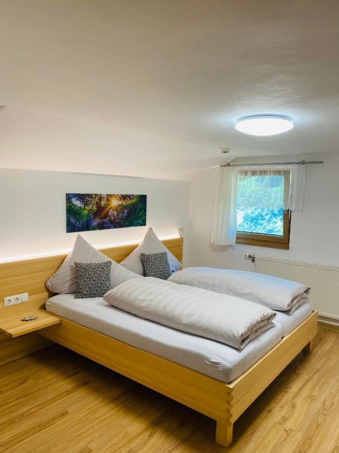 Hotel Garni Enzian ดามุลส์ ภายนอก รูปภาพ