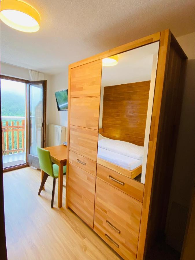 Hotel Garni Enzian ดามุลส์ ภายนอก รูปภาพ