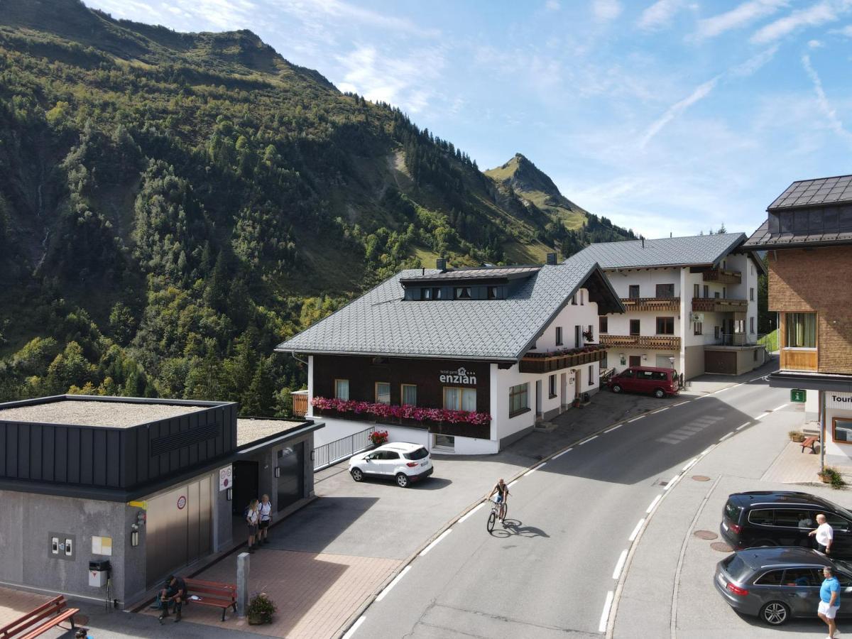 Hotel Garni Enzian ดามุลส์ ภายนอก รูปภาพ