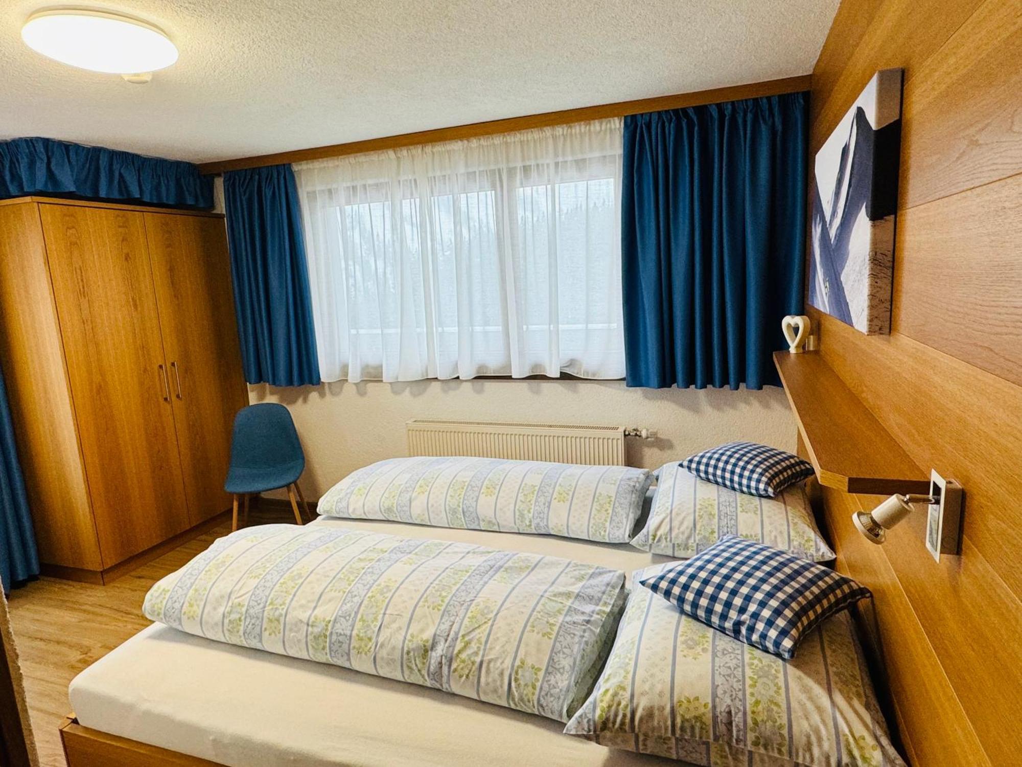 Hotel Garni Enzian ดามุลส์ ภายนอก รูปภาพ