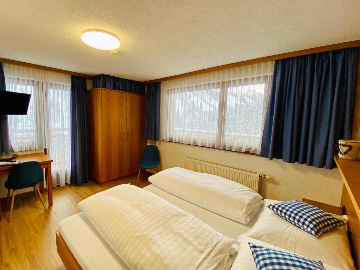 Hotel Garni Enzian ดามุลส์ ภายนอก รูปภาพ